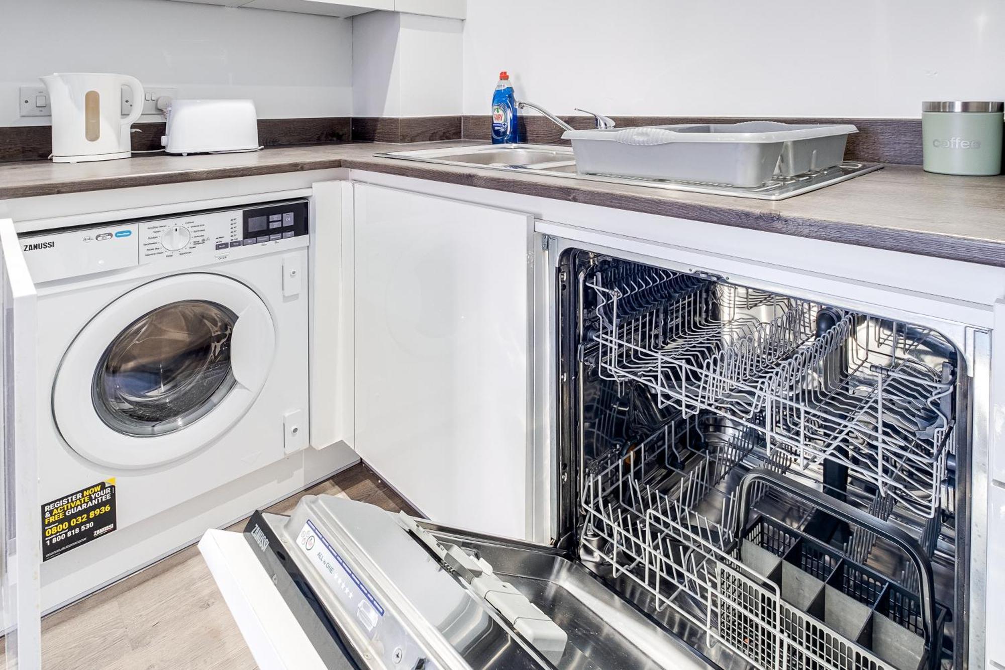City Centre Emerald Escape - Sleeps-6, 2Beds & 2Baths , Netflix , Free Internet バーミンガム エクステリア 写真